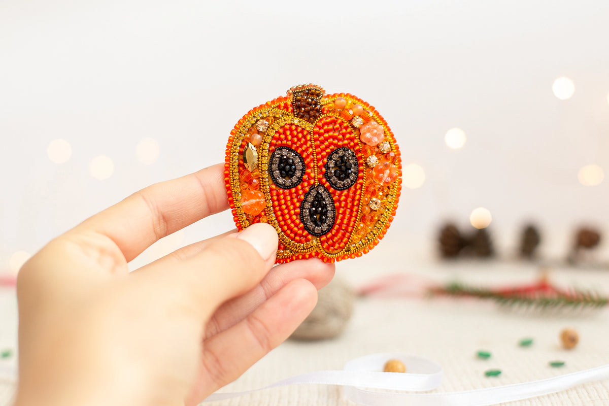 Halloween DIY Beaded Brooch Kit: Spooked Pumpkin