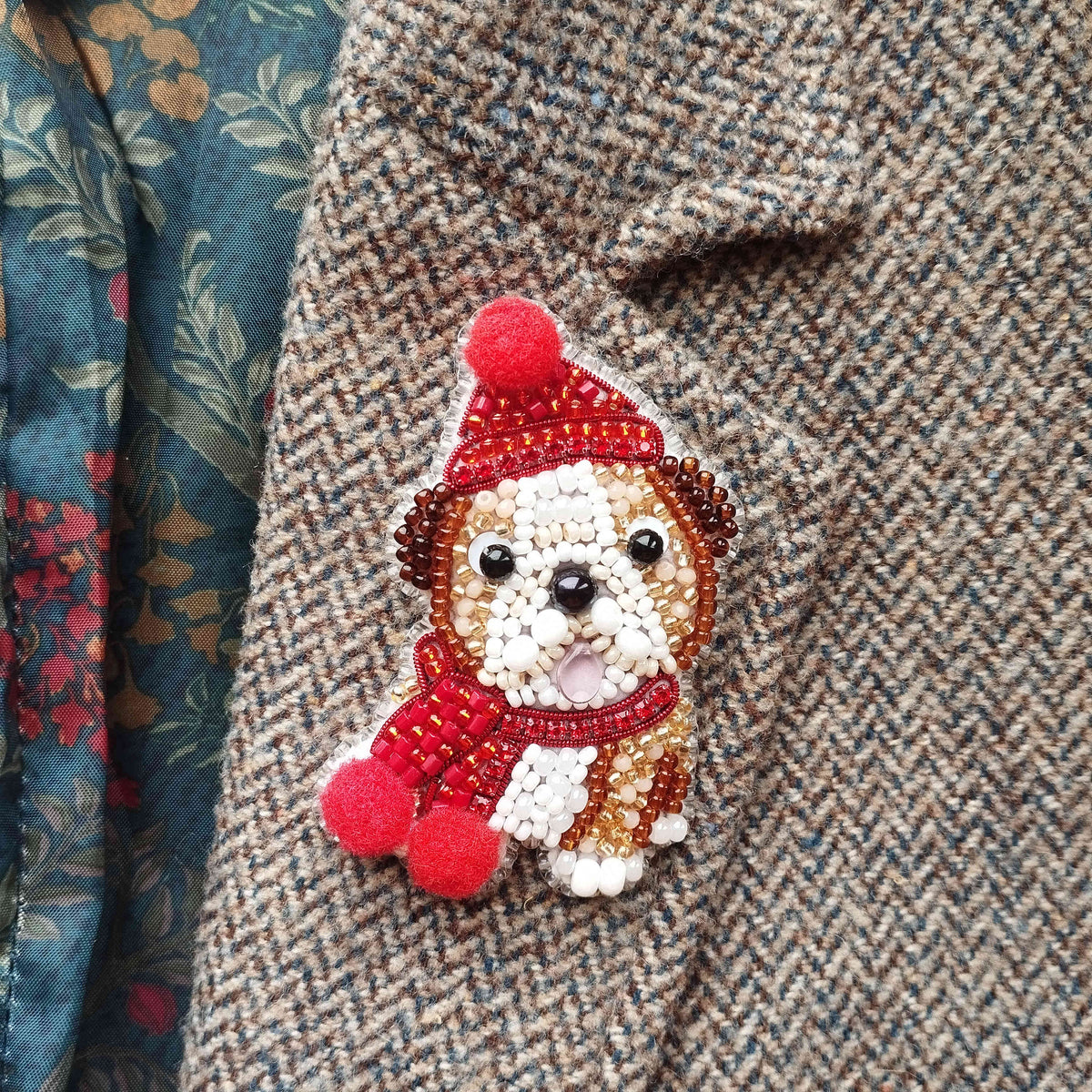 Christmas Dog DIY Brooch Embroidery Kit - English Bulldog
